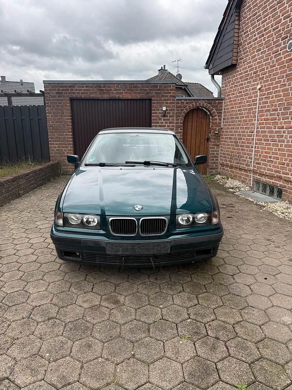 Grün Gebraucht 1997 BMW 318 Limousine | 2.300 € (Superpreis) - Bild 1/4