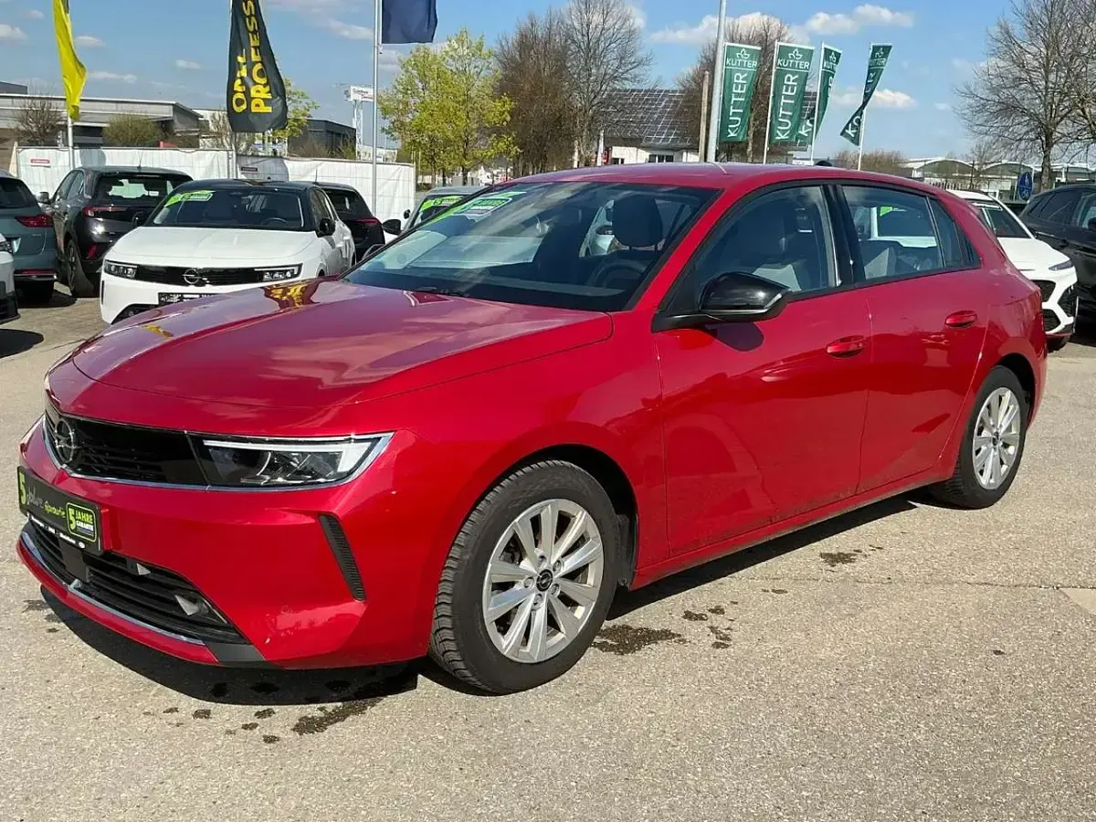 Gebraucht Opel Astra Edition 110 PS (80 kW) 2022 Chili rot/kardio rot Limousine