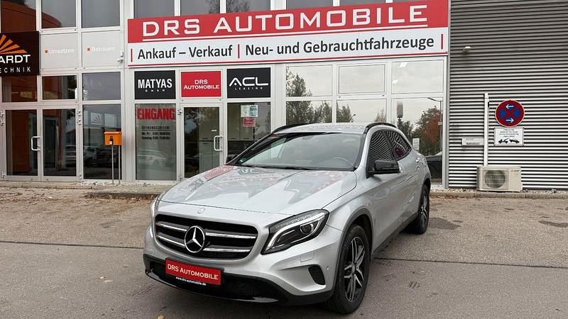 Silber Gebraucht 2015 Mercedes GLA250 SUV | 16.900 € (Fairer Preis) - Bild 1/4