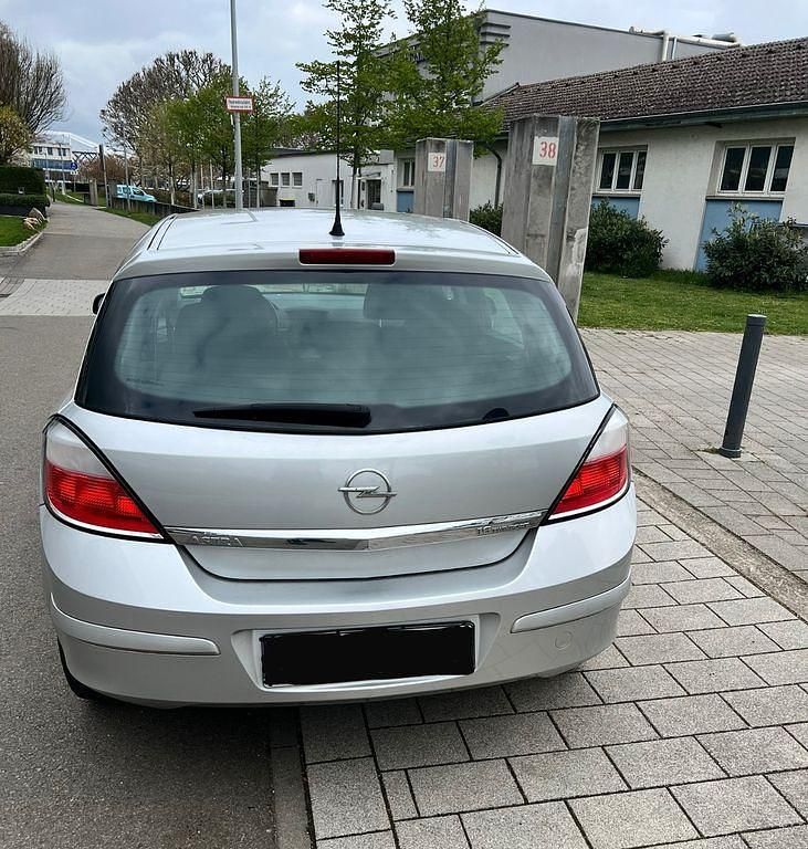 Gebraucht Opel Astra 105 PS (77 kW) 2006 Silber Limousine
