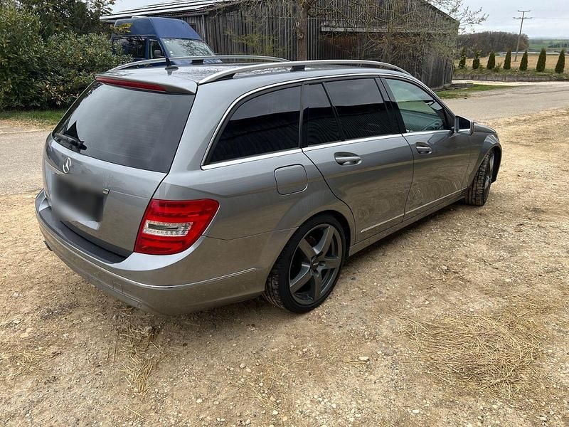 Gebraucht Mercedes C250 204 PS (150 kW) 2012 Grau Kombi