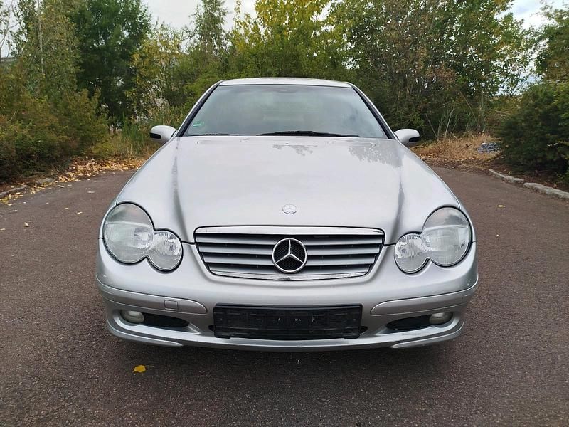 Silber Gebraucht 2001 Mercedes C180 Coupé | 500 € (Superpreis) - Bild 1/4