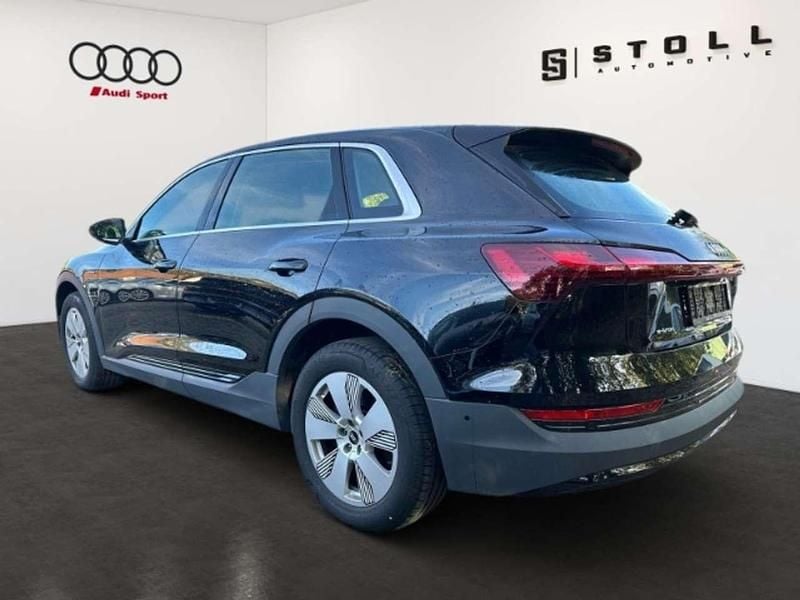 Second-hand Audi e-tron Basis 230 kW (313 CP) 2021 Negru SUV