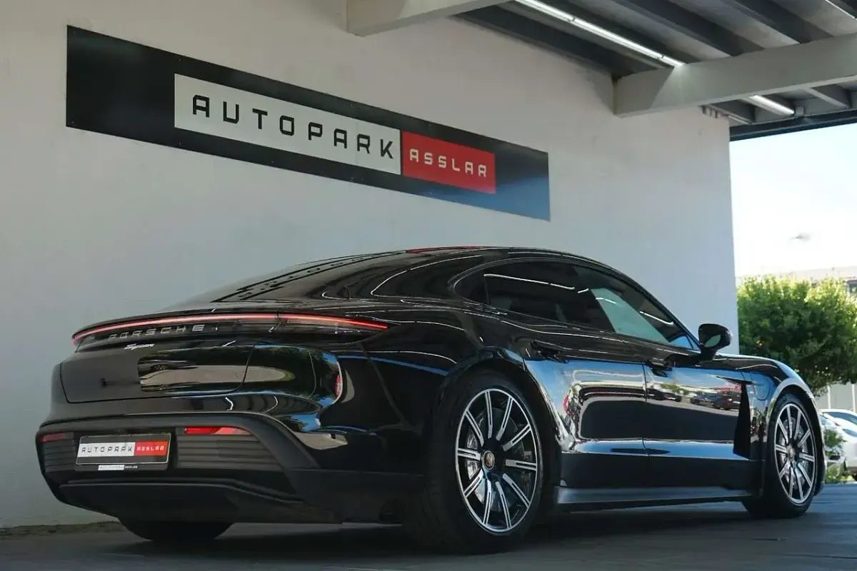 Gebraucht Porsche Taycan 350 kW (476 PS) 2023 Schwarz Limousine