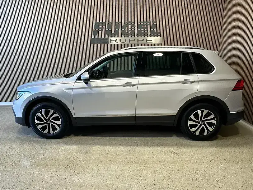 Używany VW Tiguan Active 150 KM (110 kW) 2021 Srebrny SUV
