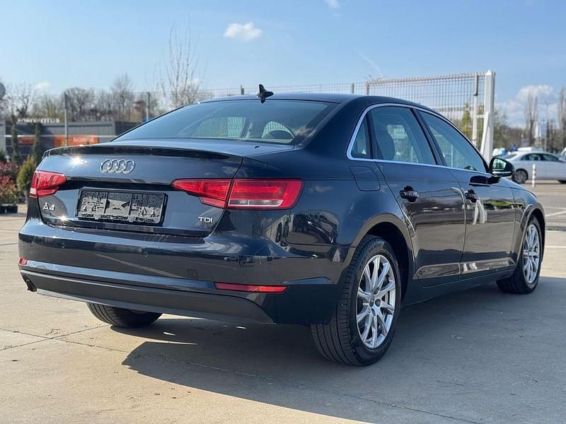 Gebraucht Audi A4 Basis 150 PS (110 kW) 2018 Blau Limousine