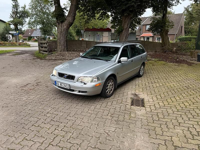 Silber Gebraucht 2003 Volvo V40 Kombi | 500 € (Guter Preis) - Bild 1/4