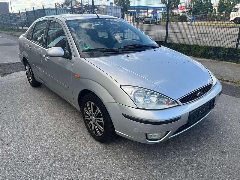 Gebraucht Ford Focus Ghia 131 PS (96 kW) 2003 Polarsilber metallic Limousine