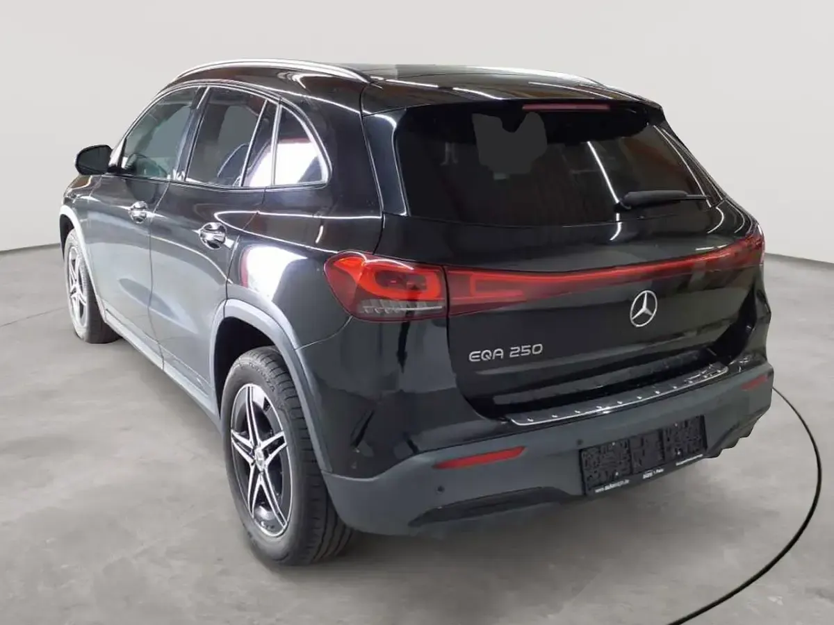 Gebraucht Mercedes EQA250 AMG line 139 kW (190 PS) 2022 Kosmosschwarz metallic SUV