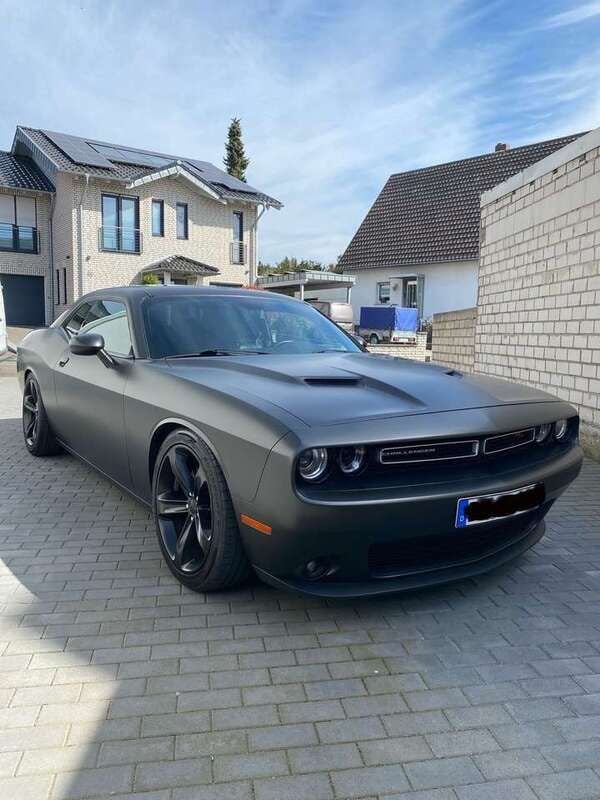 Grau Gebraucht 2018 Dodge Challenger Coupé | 37.995 € - Bild 1/4