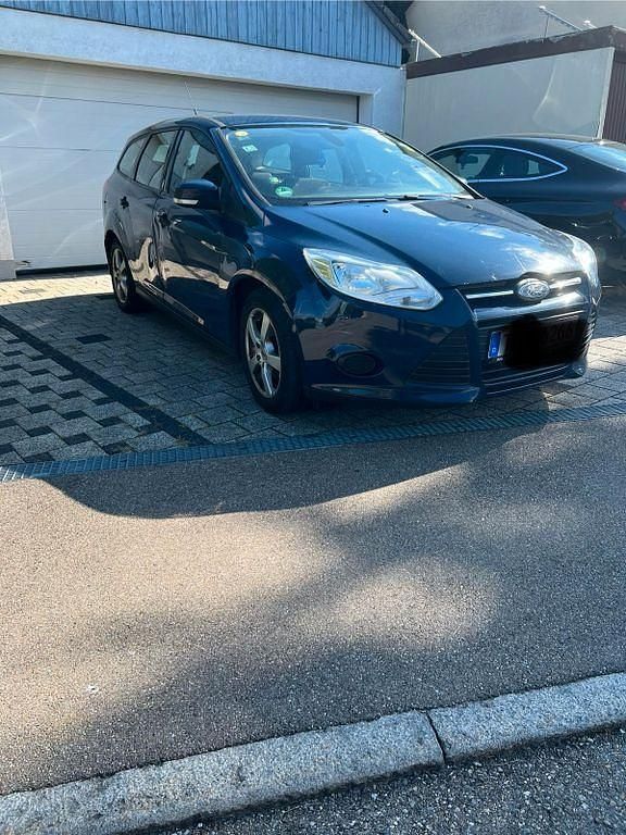 Używany Ford Focus Trend 116 KM (85 kW) 2012 Niebieski Sedan/Limuzyna