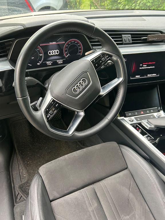Second-hand Audi e-tron Advanced 300 kW (408 CP) 2020 Bej SUV