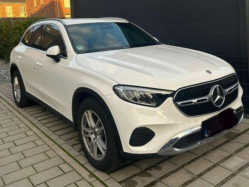 Weiß Gebraucht 2023 Mercedes GLC220 Advanced SUV | 47.500 € (Fairer Preis) - Bild 1/4