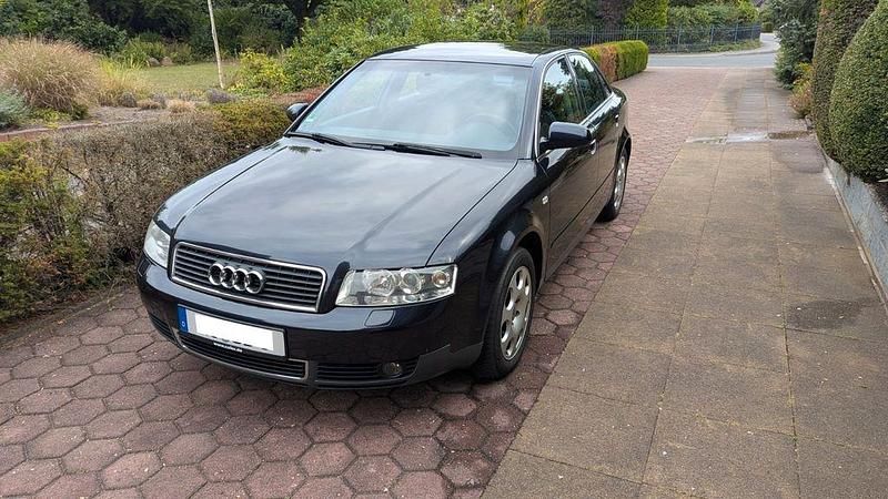 Blau Gebraucht 2001 Audi A4 Limousine | 1.100 € (Superpreis) - Bild 1/4