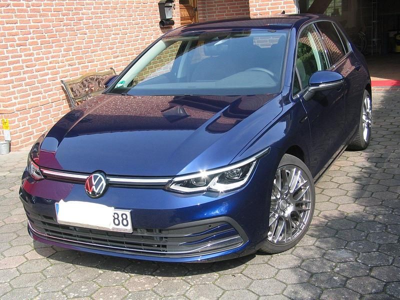 Blau Gebraucht 2023 VW Golf VIII Style Limousine | 31.600 € (Fairer Preis) - Bild 1/4