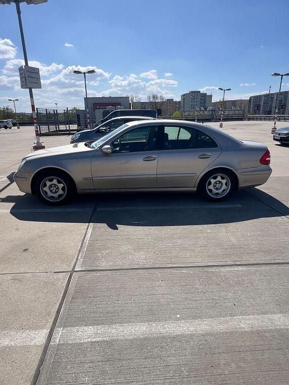 Second-hand Mercedes E320 Classic 204 CP (150 kW) 2004 Berlinǎ