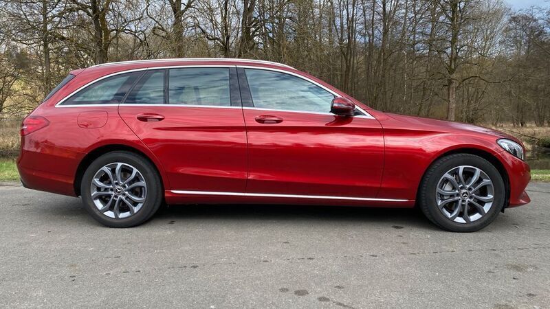 Rot Gebraucht 2018 Mercedes C250 Avantgarde Limousine | 21.950 € (Fairer Preis) - Bild 1/4