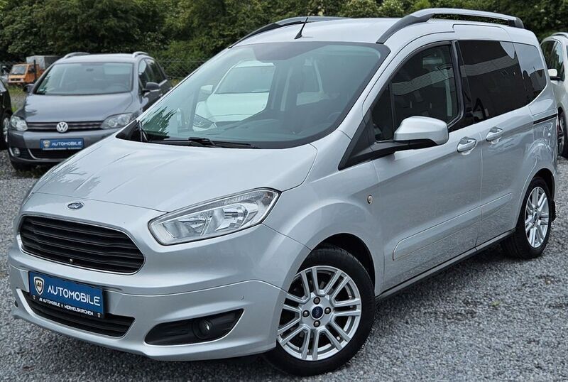 Polarsilber metallic Gebraucht 2017 Ford Tourneo Courier Titanium Van / Kleinbus | 8.499 € (Fairer Preis) - Bild 1/4
