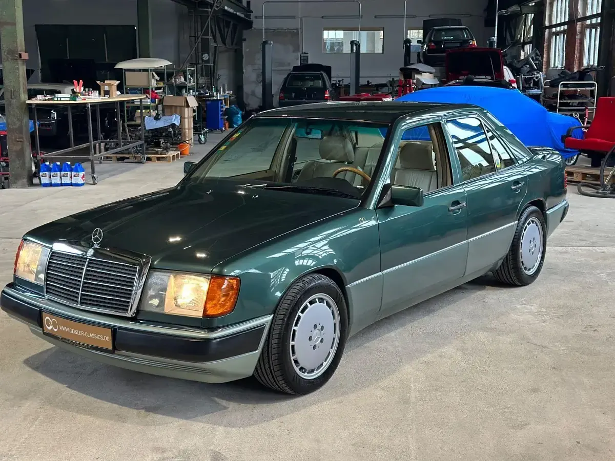 Brugt Mercedes E230 132 HK (97 kW) 1992 Grøn Sedan