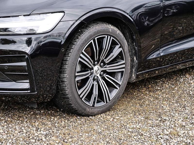 Gebraucht Volvo V60 Plus 197 PS (144 kW) 2025 Schwarz Kombi