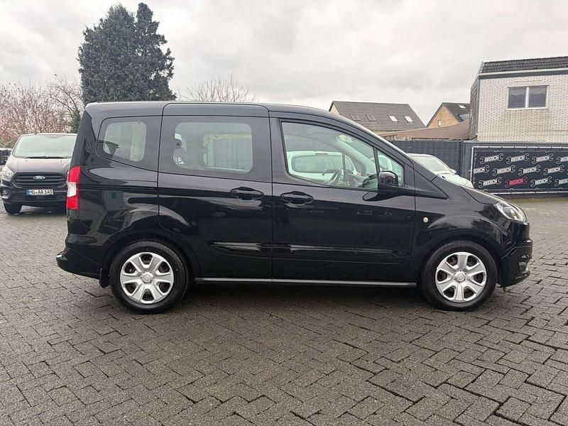 Gebraucht Ford Tourneo Courier Trend 101 PS (74 kW) 2017 Shadow black Van / Kleinbus
