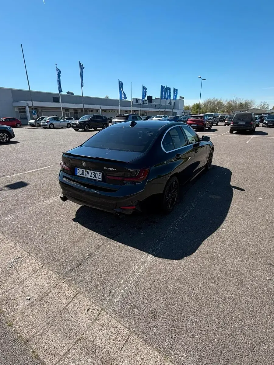 Gebraucht BMW 330e 298 PS (219 kW) 2021 Schwarz Limousine