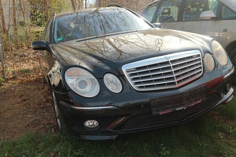 Schwarz Gebraucht 2005 Mercedes 220 Kombi | 1.400 € (Fairer Preis) - Bild 1/4
