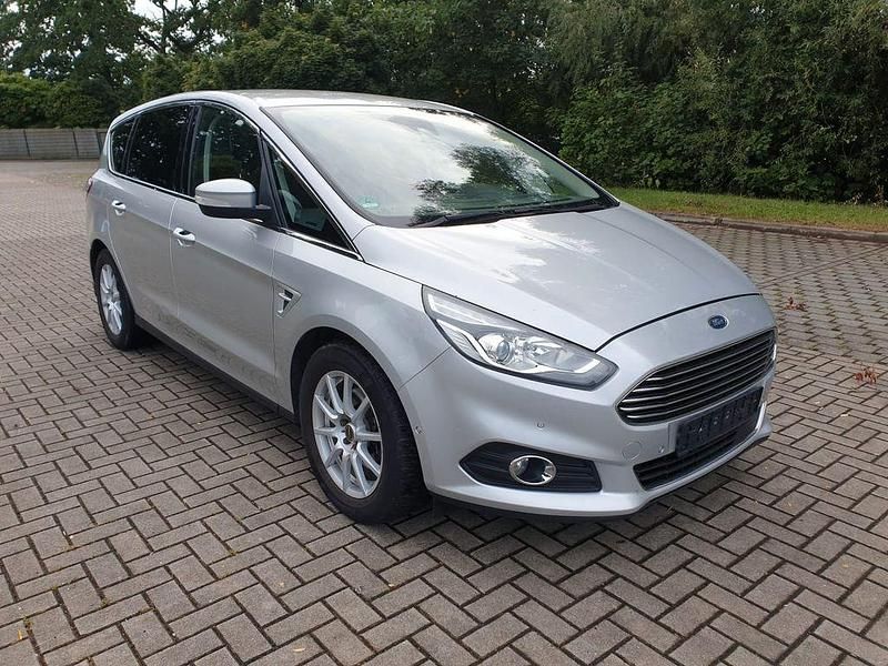 Silber Gebraucht 2016 Ford S-MAX Titanium Van / Kleinbus | 6.300 € (Guter Preis) - Bild 1/4