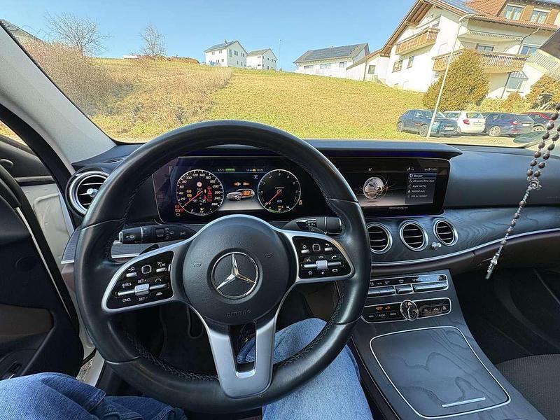 Gebraucht Mercedes E300 194 PS (142 kW) 2019 Weiß Kombi