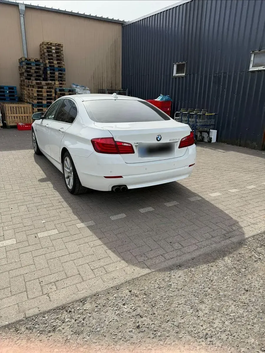 Gebraucht BMW 530 258 PS (189 kW) 2013 Weiß Limousine