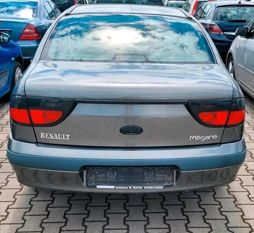 Gebraucht Renault Mégane 75 PS (55 kW) 1997 Grau Limousine