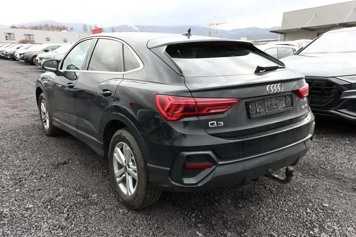 Gebraucht Audi Q3 Sportback 150 PS (110 kW) 2021 Mythosschwarz metallic SUV