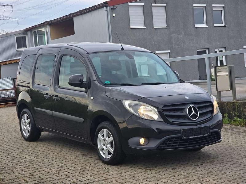 Schwarz Gebraucht 2014 Mercedes Citan 111 Kombi | 5.790 € (Fairer Preis) - Bild 1/4
