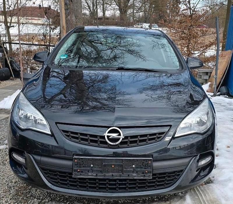 Gebraucht Opel Astra Design Edition 140 PS (102 kW) 2011 Braun Limousine