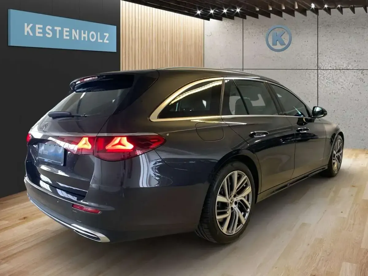 Gebraucht Mercedes E300 Avantgarde 313 PS (230 kW) 2025 Grau Limousine