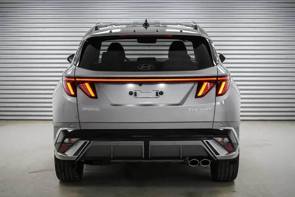 Neu Hyundai Tucson N Line 150 PS (110 kW) 2026 Shimmering silver metallic () SUV