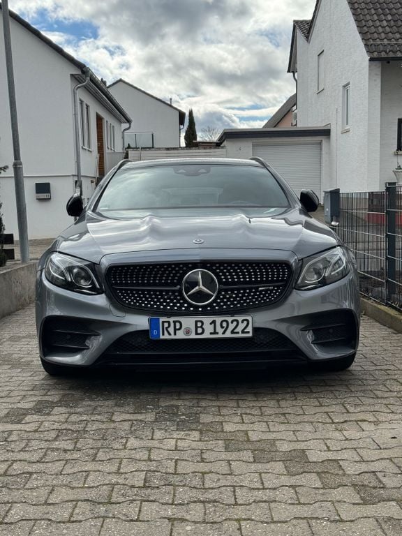Grau Gebraucht 2019 Mercedes E53 AMG AMG Kombi | 41.999 € (Guter Preis) - Bild 1/4