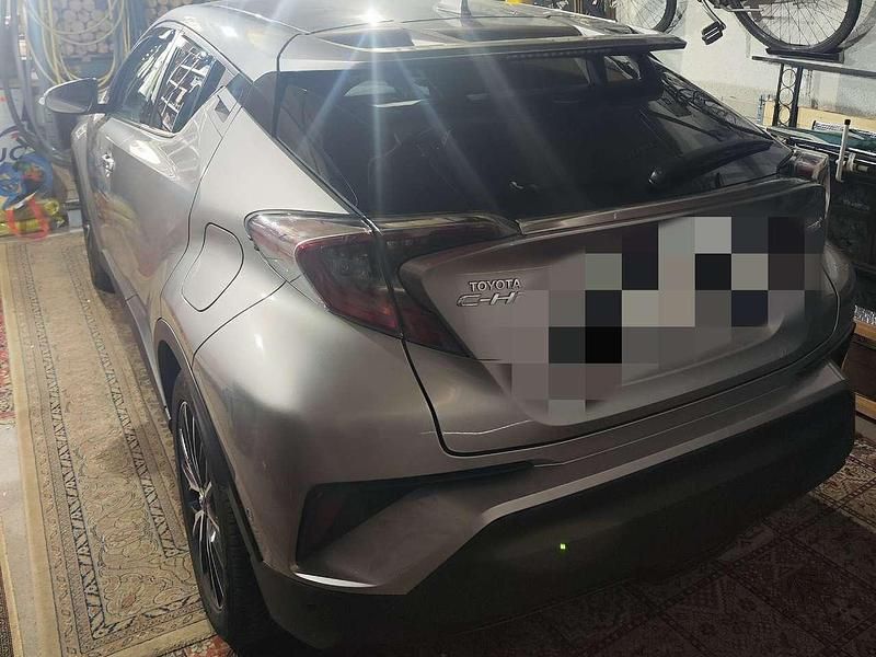 Grau Gebraucht 2018 Toyota C-HR Team SUV | 20.000 € (Fairer Preis) - Bild 1/4