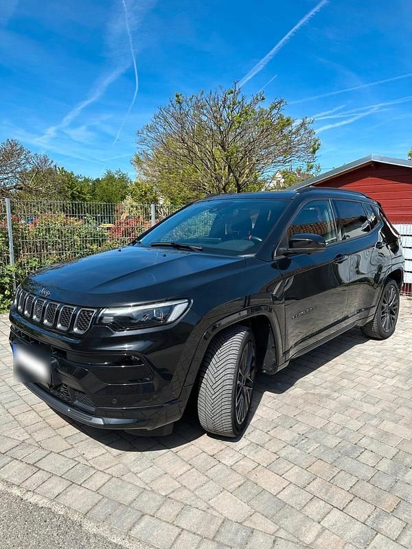 Käytetty Jeep Compass 150 HP (110 kW) 2022 Musta Katumaasturi