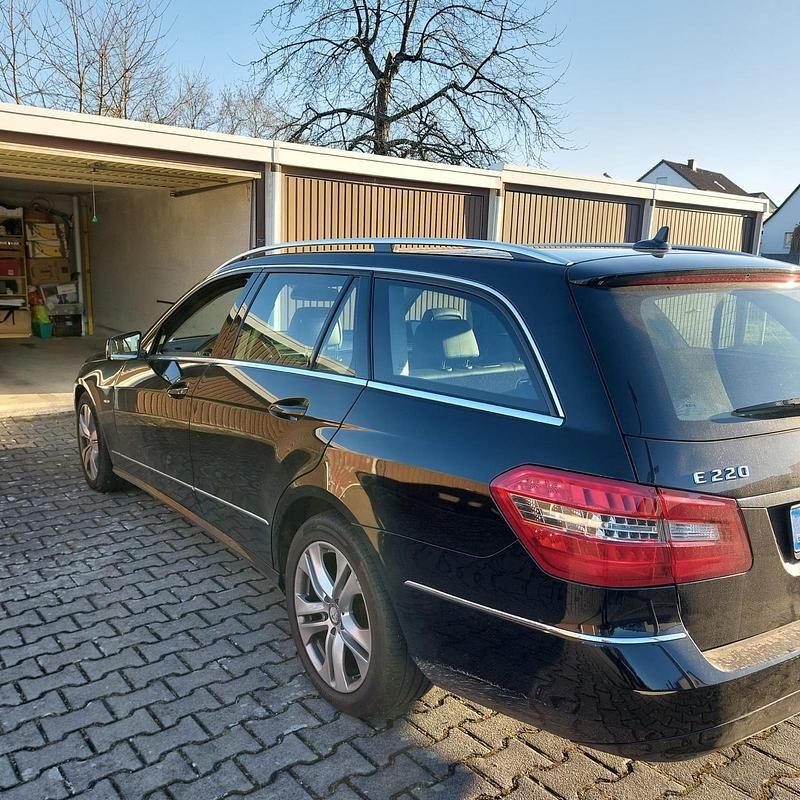 Gebraucht Mercedes E220 2011 Schwarz Kombi