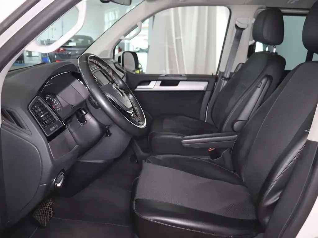 Gebraucht VW T6 Generation Six 150 PS (110 kW) 2016 Rot Van