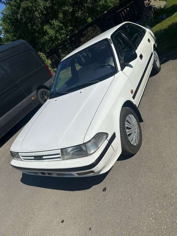 Weiß Gebraucht 1990 Toyota Carina Limousine | 3.800 € - Bild 1/4
