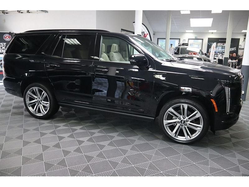 Neu Cadillac Escalade 426 PS (313 kW) 2026 Raven black SUV