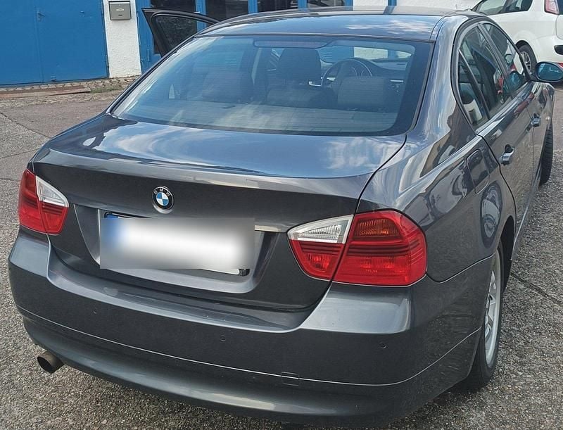 Grau Gebraucht 2005 BMW 320 Limousine | 4.650 € (Teuer) - Bild 1/4