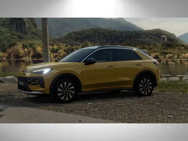 Neu VW T-Roc Life 116 PS (85 kW) 2026 Canary yellow uni schwarz uni SUV