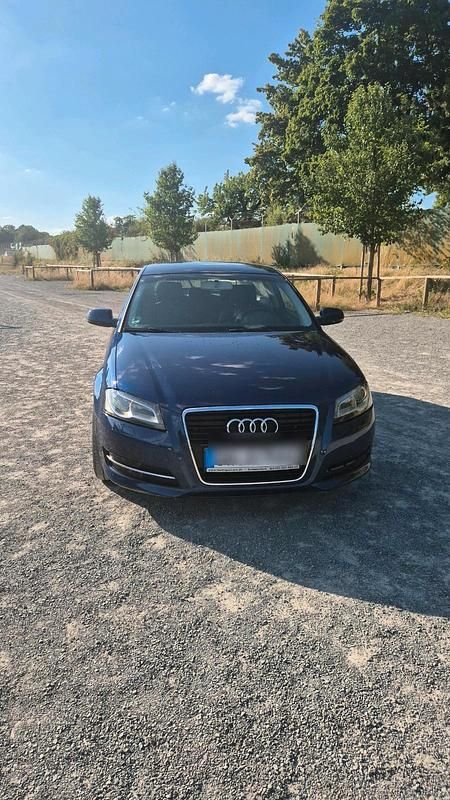 Blau Gebraucht 2011 Audi A3 Kleinwagen | 4.300 € (Guter Preis) - Bild 1/4