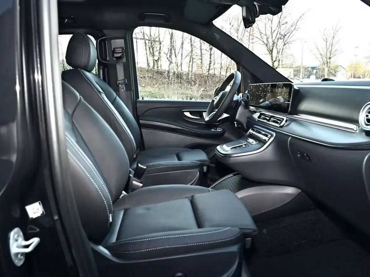 Gebraucht Mercedes V250 Avantgarde 190 PS (139 kW) 2025 Schwarz / obsidianschwarz Van / Kleinbus