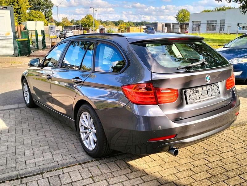 Gebraucht BMW 318 143 PS (105 kW) 2012 Grau Kombi