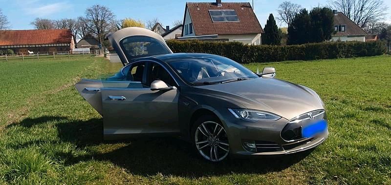 Second-hand Tesla Model S 327 kW (445 CP) 2015 Argintiu Hatchback