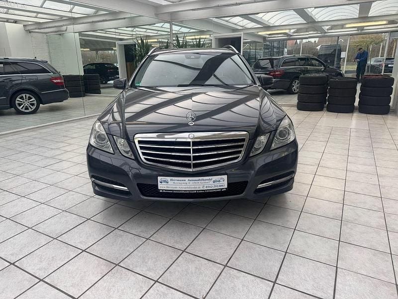 Gebraucht Mercedes E200 136 PS (100 kW) 2011 Grau Limousine